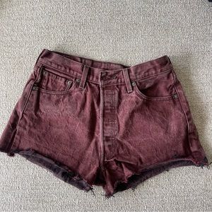 Vintage Levi’s 501 jean shorts. Says size 31, but more like 25-26.